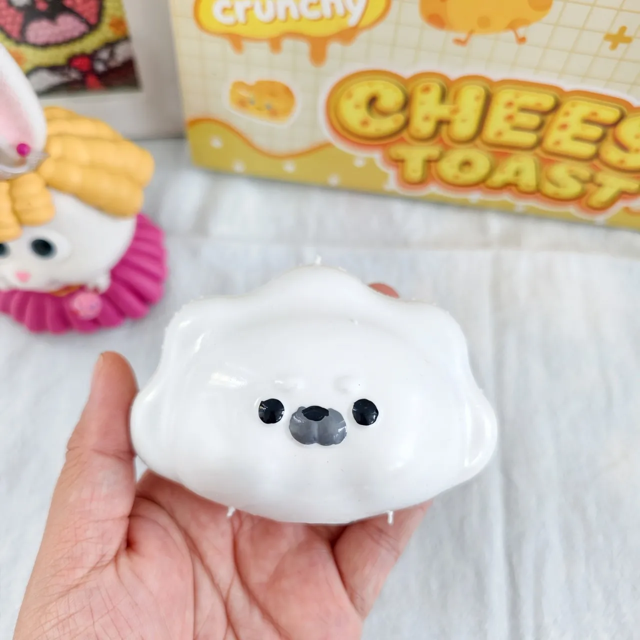 かわいいアザラシの形をした、握ってストレス解消できるスクイー - Building Blocks のレビューと価格
